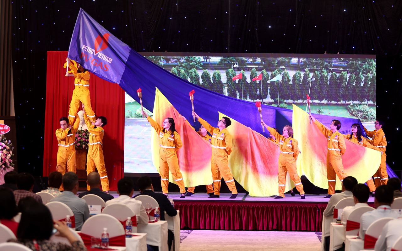 Công ty Vận chuyển khí Đông Nam bộ (KĐN) vừa tổ chức thành công Hội nghị Người lao động, tổng kết hoạt động sản xuất kinh doanh năm 2022 và triển khai kế hoạch năm 2023.