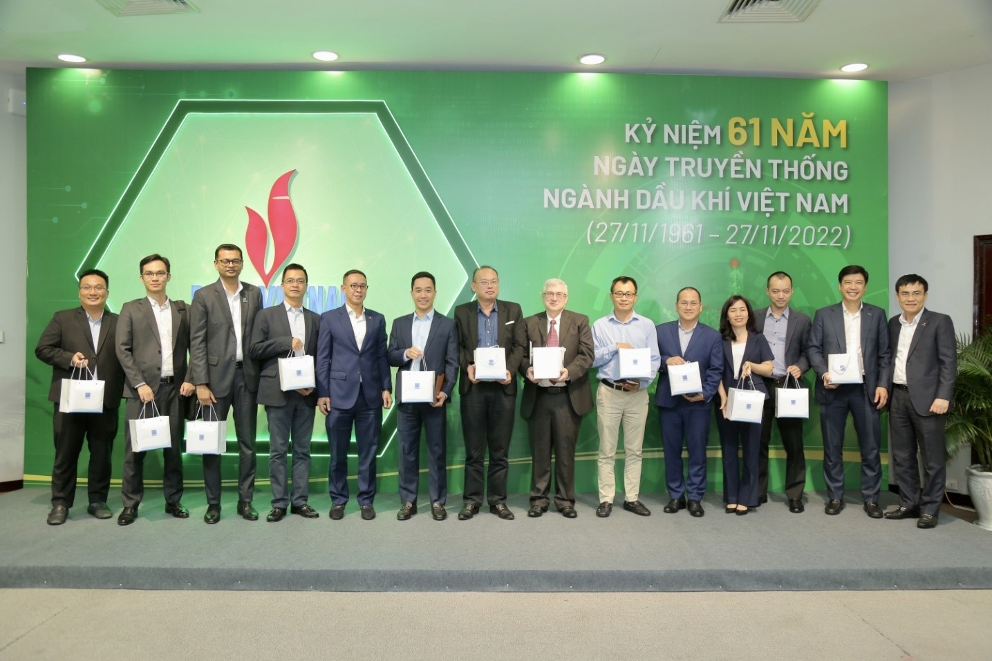 Chuyển đổi số là nhiệm vụ chiến lược của Petrovietnam Chuyển đổi số là nhiệm vụ chiến lược của Petrovietnam