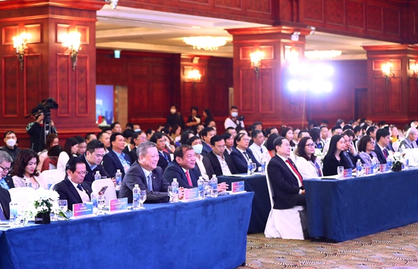 Diễn đàn “Văn hóa với Doanh nghiệp” năm 2022, Bộ trưởng Nguyễn Văn Hùng: Chiều sâu văn hóa giúp doanh nghiệp không đơn thuần chạy theo lợi nhuận