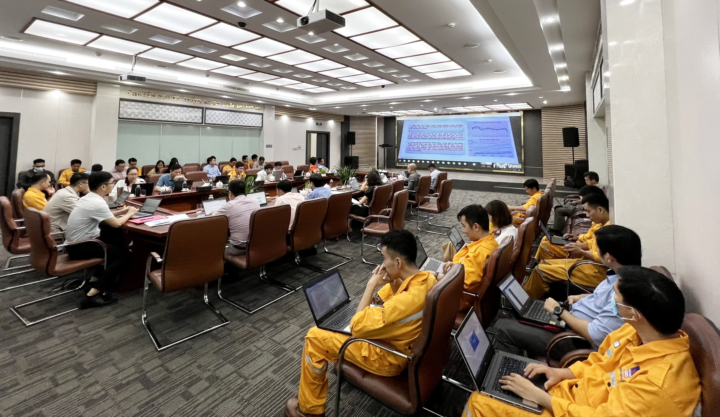 Đảng bộ PV GAS nghiên cứu, học tập, quán triệt Nghị quyết Trung ương 6, khoá III