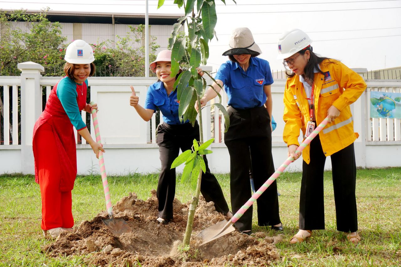 PV GAS Khí Đông Nam - CHUNG TAY VÌ MÀU XANH TRÊN CÔNG TRÌNH KHÍ