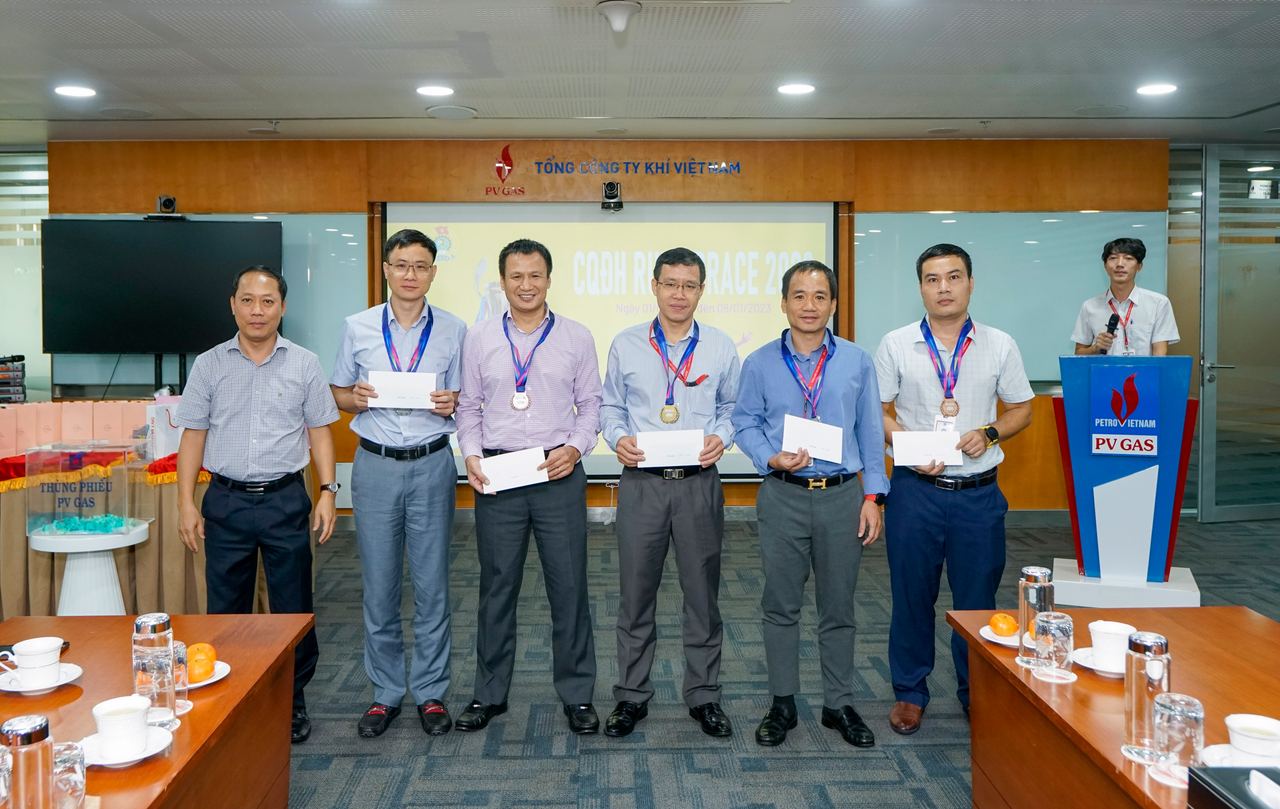 Xuân đến sớm từ giải chạy online "CQĐH Run Uprace 2023"