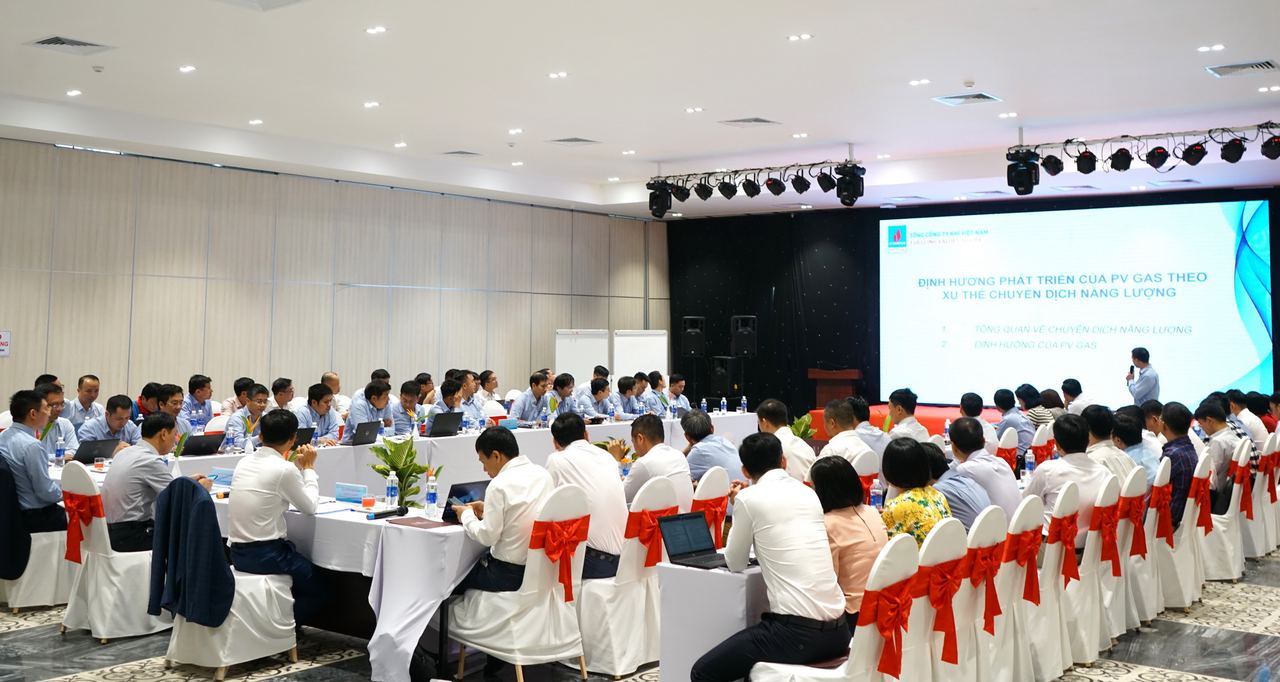Hội thảo " Chia sẻ kinh nghiệm về chuyển đổi số- ERP, đào tạo phát triển nhân lực và vận hành, bảo dưỡng sửa chữa trong lĩnh vực dầu khí"