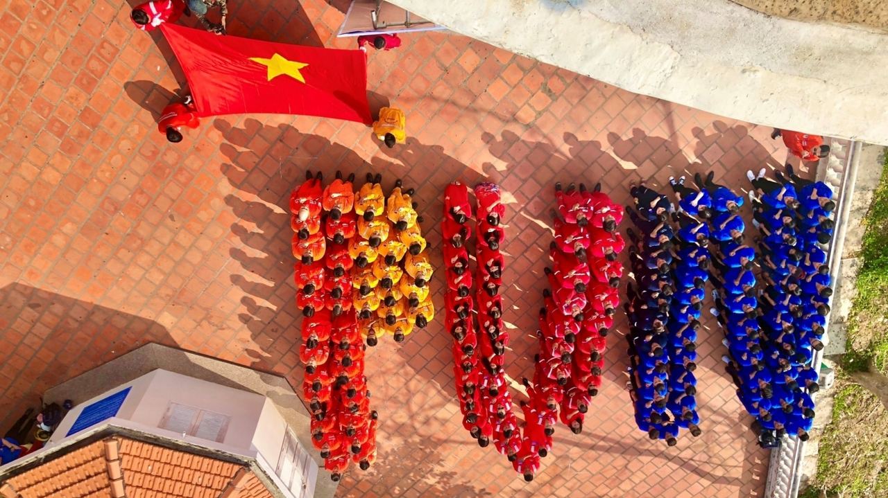 Mùa xuân vững bước dưới cờ Đảng
