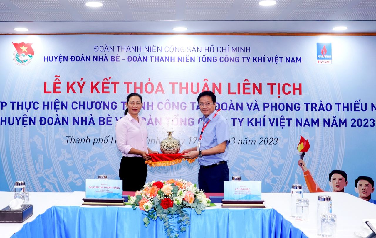 Lễ ký kết thỏa thuận liên tịch giữa Đoàn Thanh niên Tổng Công ty Khí Việt Nam và Huyện đoàn Nhà Bè Lễ ký kết thỏa thuận liên tịch giữa Đoàn Thanh niên Tổng Công ty Khí Việt Nam và Huyện đoàn Nhà Bè