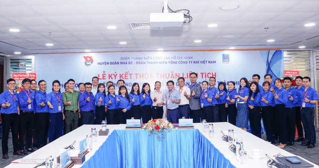 The joint agreement signing ceremony between the Youth Unions of Petrovietnam Gas Joint Stock Corporation and Nha Be District The joint agreement signing ceremony between the Youth Unions of Petrovietnam Gas Joint Stock Corporation and Nha Be District