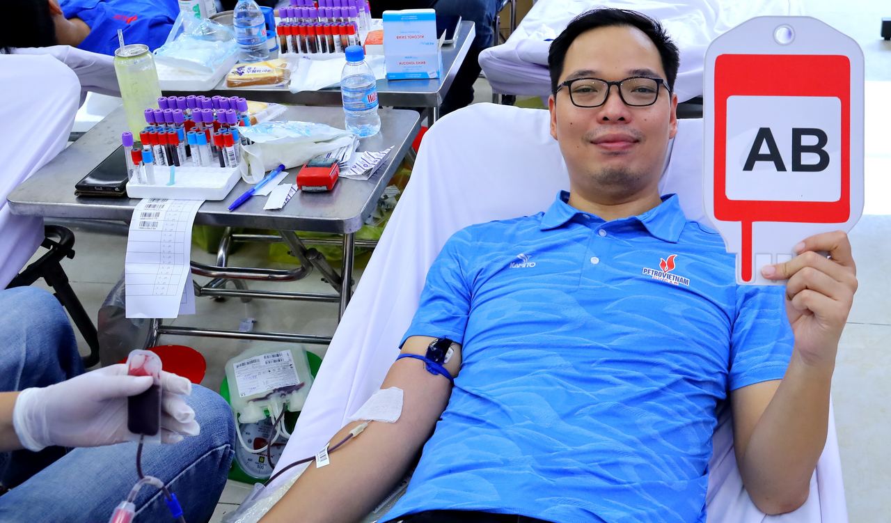 Chương trình hiến máu tình nguyện của KVT: Từ trái tim đến trái tim