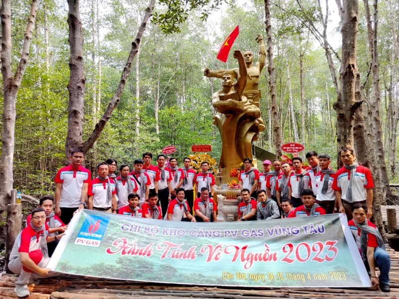 PV GAS Vung Tau Processing Company organizes activities to celebrate South Việt Nam