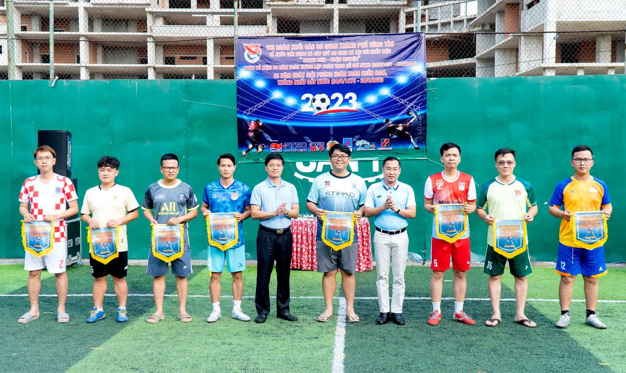 Chi đoàn Công ty Dịch vụ Khí giành hạng Ba Giải Bóng đá gây quỹ An sinh xã hội