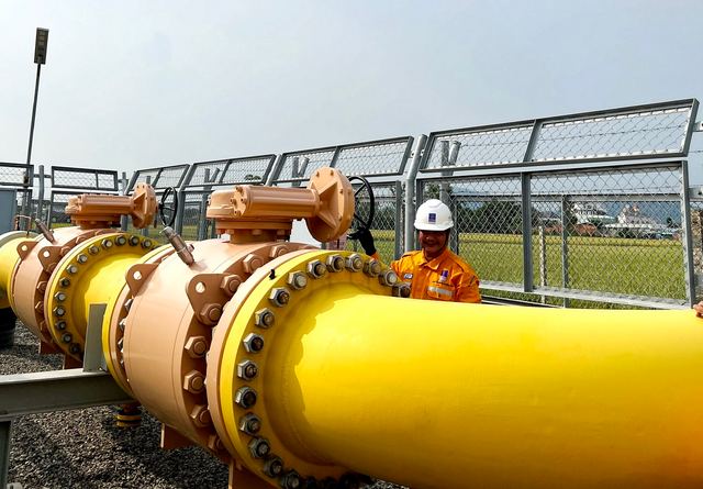 ĐƯA DÒNG KHÍ ĐẦU TIÊN VÀO CHUỖI DỰ ÁN LNG THỊ VẢI