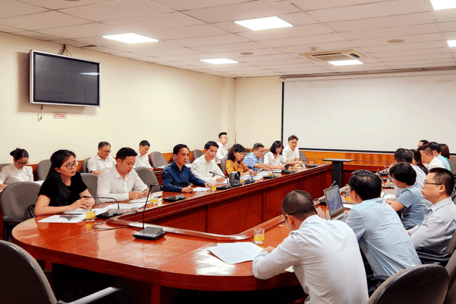 Bộ Công Thương họp về vấn đề cấp khí tái hóa từ LNG cho sản xuất điện