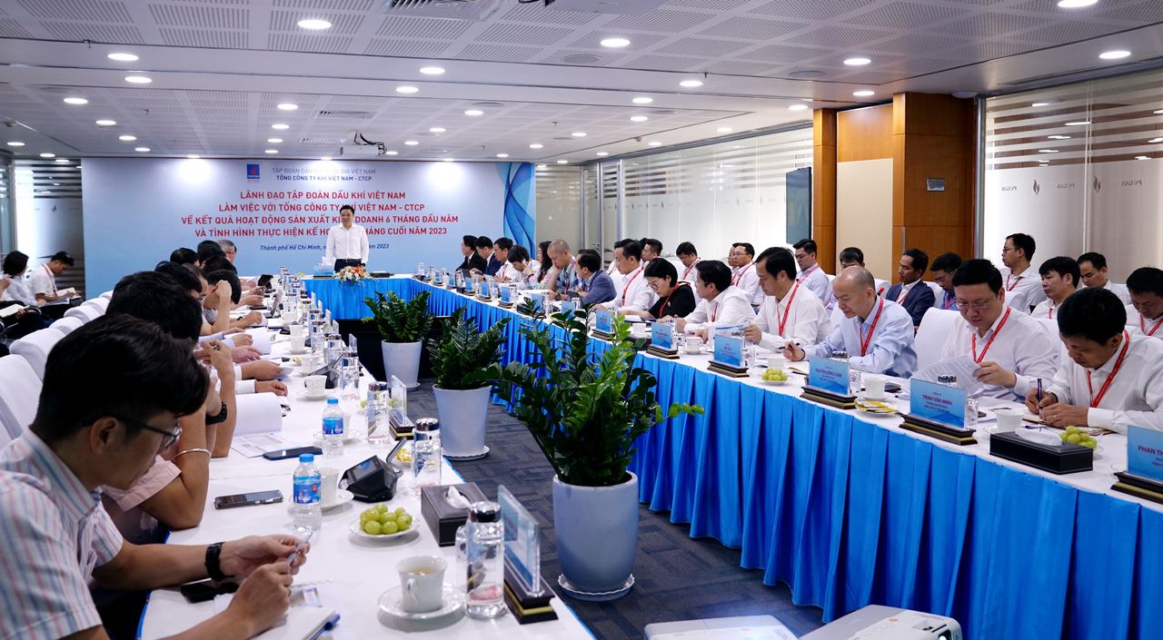 Tổng giám đốc Petrovietnam Lê Mạnh Hùng làm việc với PV GAS về kết quả SXKD 6 tháng đầu năm và triển khai kế hoạch 6 tháng cuối năm 2023 Tổng giám đốc Petrovietnam Lê Mạnh Hùng làm việc với PV GAS về kết quả SXKD 6 tháng đầu năm và triển khai kế hoạch 6 tháng cuối năm 2023