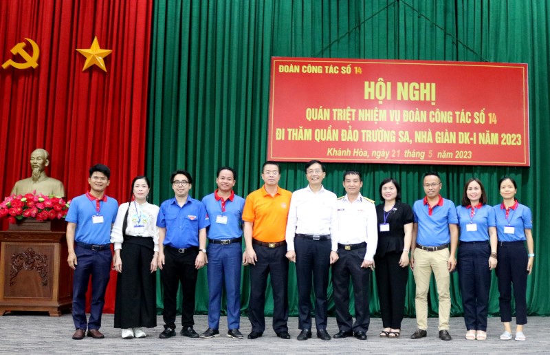 Đoàn công tác PV GAS tham gia chuyến đi thăm quân dân quần đảo Trường Sa và nhà giàn DK1