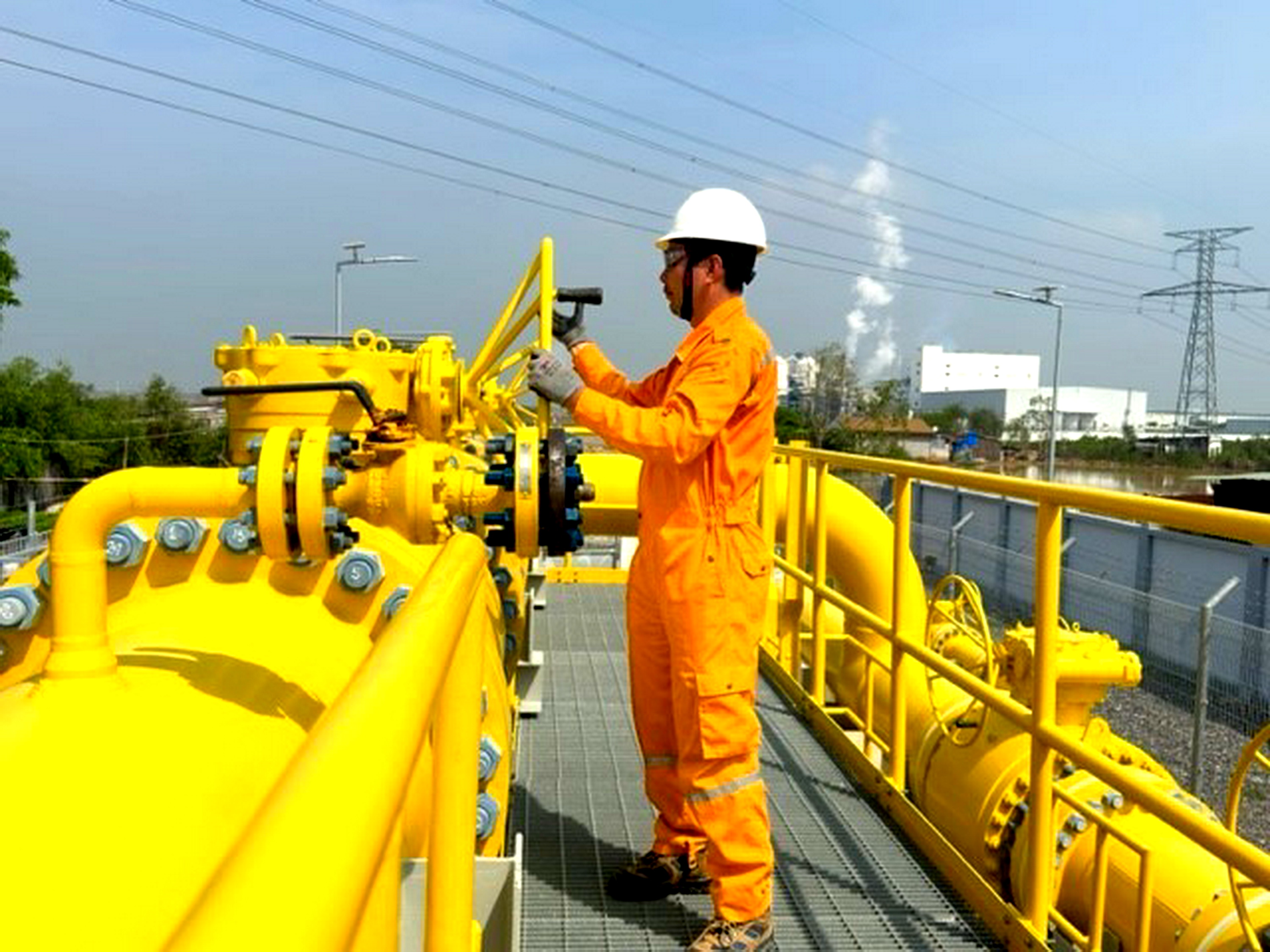 ĐƯA DÒNG KHÍ ĐẦU TIÊN VÀO CHUỖI DỰ ÁN LNG THỊ VẢI ĐƯA DÒNG KHÍ ĐẦU TIÊN VÀO CHUỖI DỰ ÁN LNG THỊ VẢI