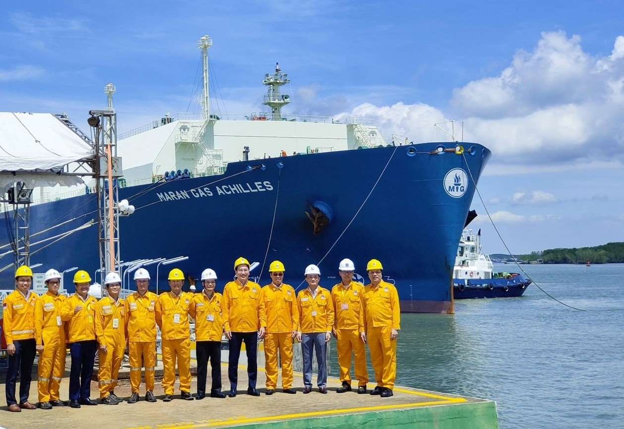 Chuyến tàu nhập khẩu LNG đầu tiên đã cập bến Thị Vải sáng ngày 10/7/2023