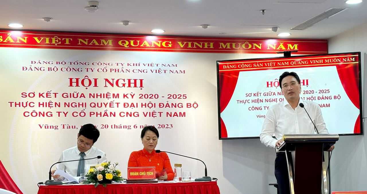 Bí thư Đảng ủy, Chủ tịch Hội đồng Quản trị PV GAS tham dự và chỉ đạo các Hội nghị sơ kết giữa nhiệm kỳ đảng bộ cơ sở