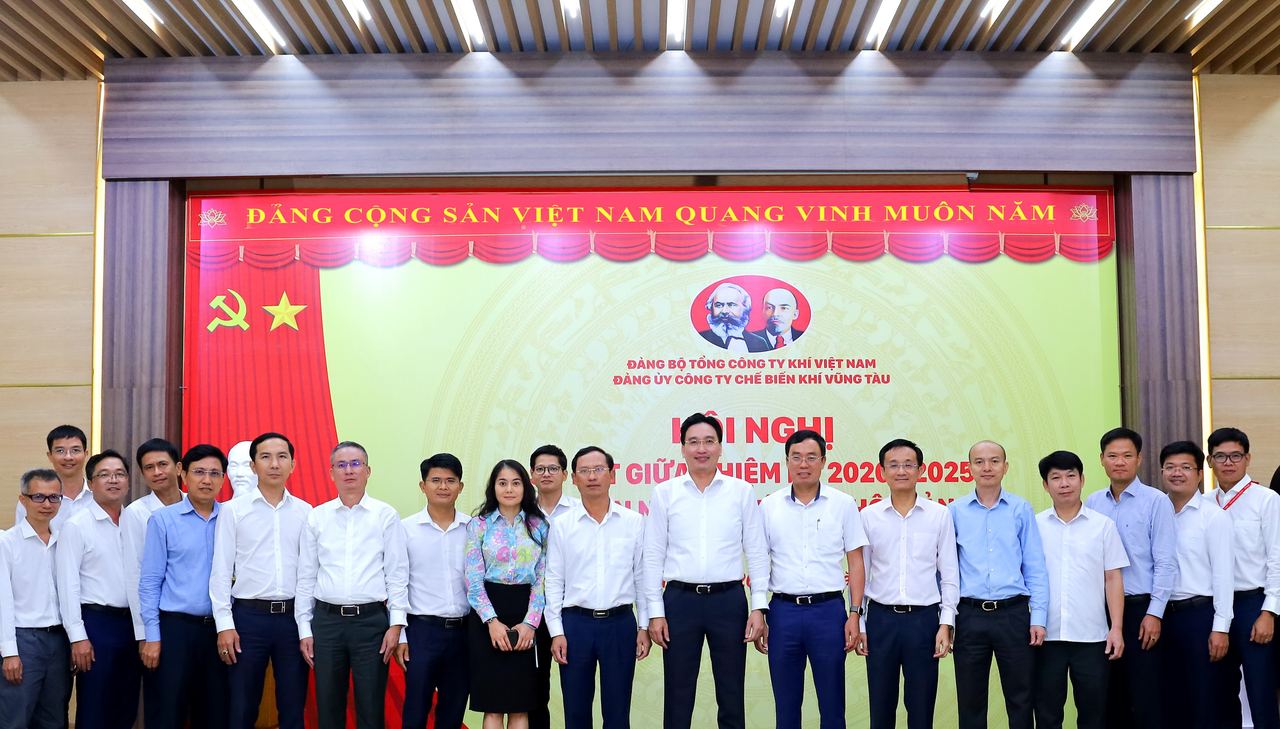 Bí thư Đảng ủy, Chủ tịch Hội đồng Quản trị PV GAS tham dự và chỉ đạo các Hội nghị sơ kết giữa nhiệm kỳ đảng bộ cơ sở
