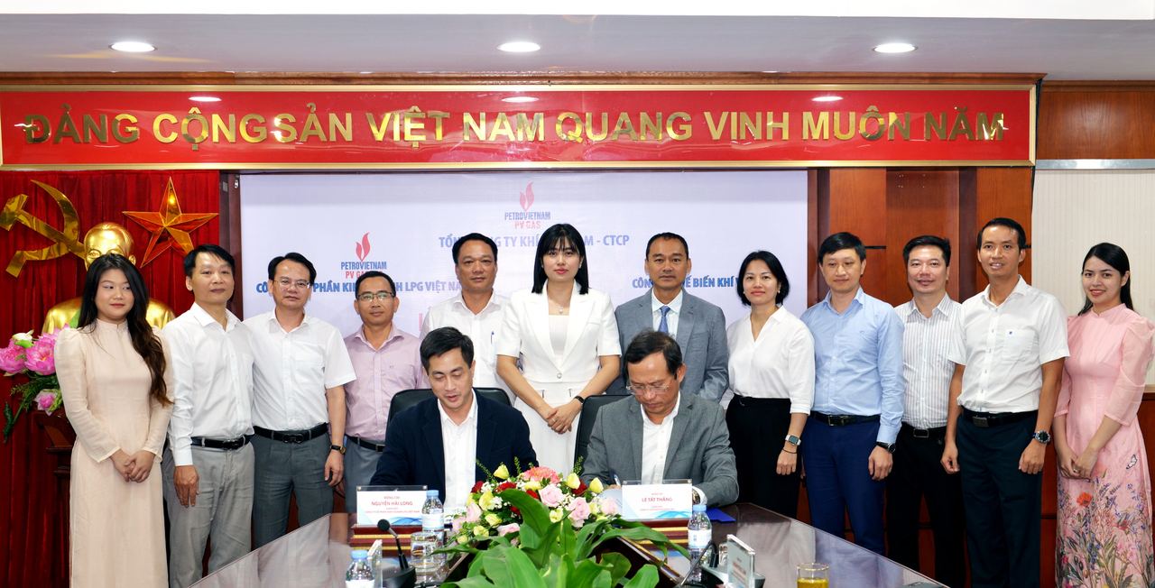 Công ty Cổ phần kinh doanh LPG Việt Nam và Công ty Chế biến Khí Vũng Tàu ký thỏa thuận hợp tác xây dựng trạm chiết nạp LPG Quảng Ngãi Công ty Cổ phần kinh doanh LPG Việt Nam và Công ty Chế biến Khí Vũng Tàu ký thỏa thuận hợp tác xây dựng trạm chiết nạp LPG Quảng Ngãi