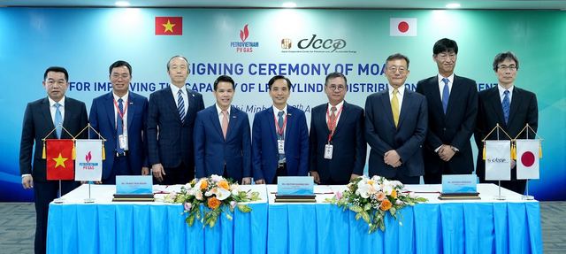 PV GAS/PV GAS LPG and JCCP: MOA Signing for Improving LPG Cylinder Distribution Management in Vietnam PV GAS/PV GAS LPG and JCCP: MOA Signing for Improving LPG Cylinder Distribution Management in Vietnam