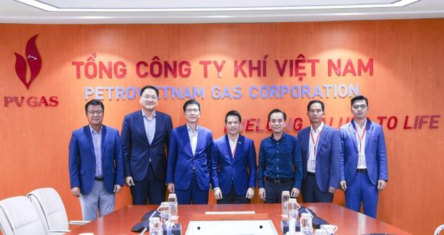 PV GAS CEO greets Samsung C&T delegates PV GAS CEO greets Samsung C&T delegates