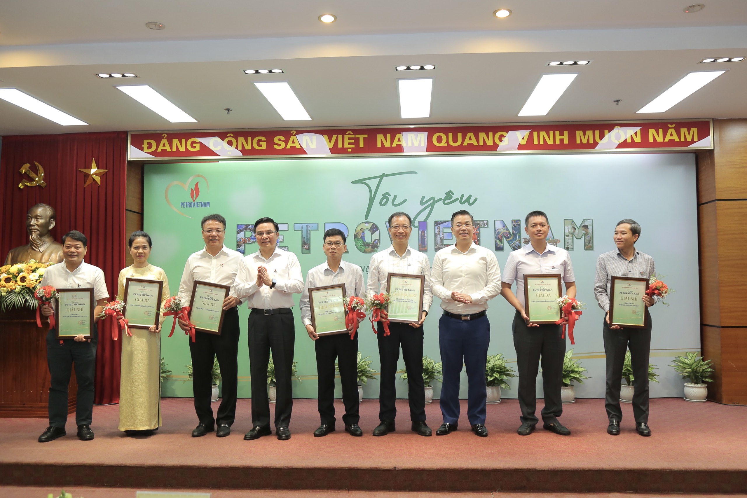 Trao giải cuộc thi online “Tôi yêu Petrovietnam”: Tình yêu đối với Petrovietnam sẽ là động lực để Tập đoàn phát triển bền vững, mạnh mẽ hơn