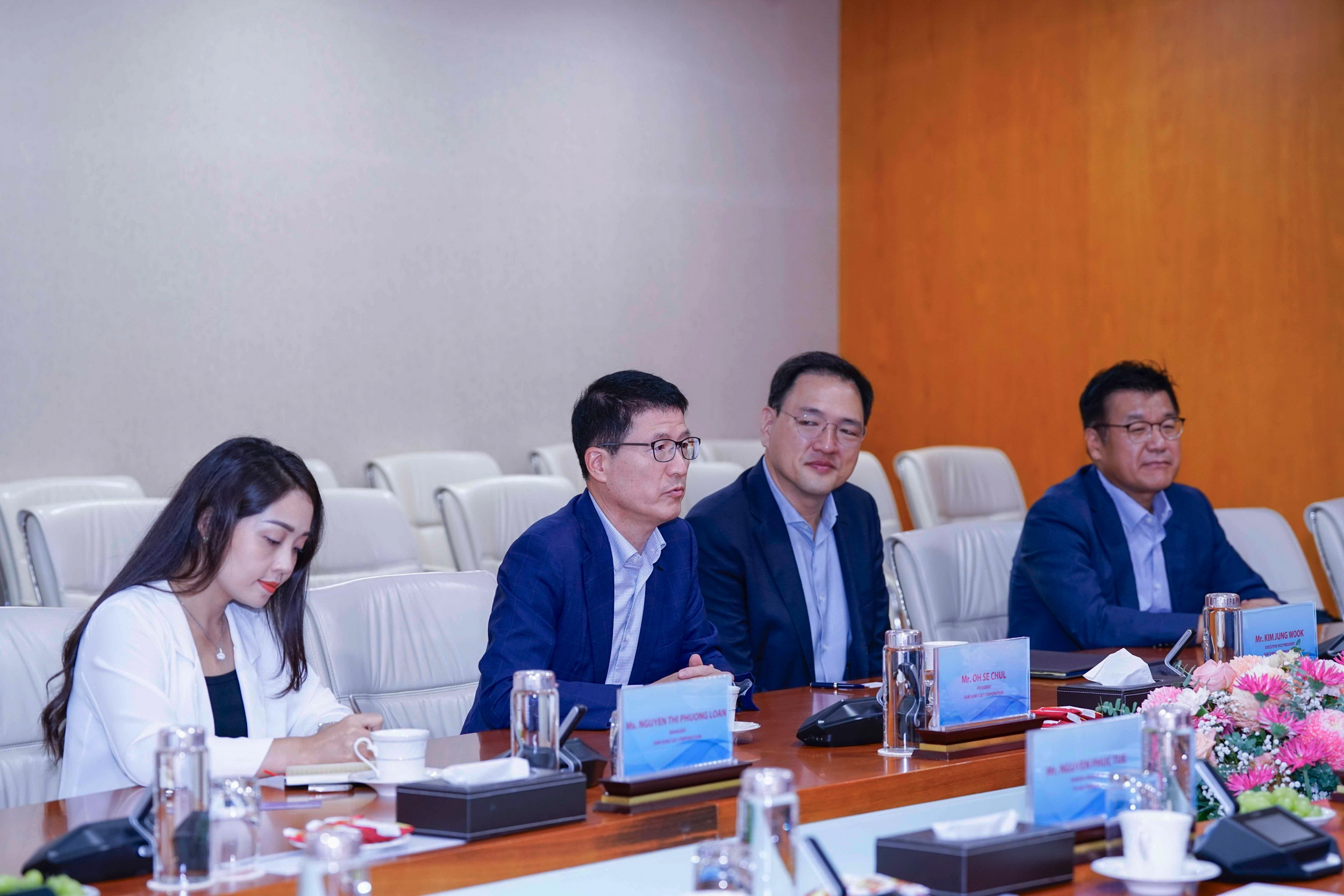 PV GAS CEO greets Samsung C&T delegates