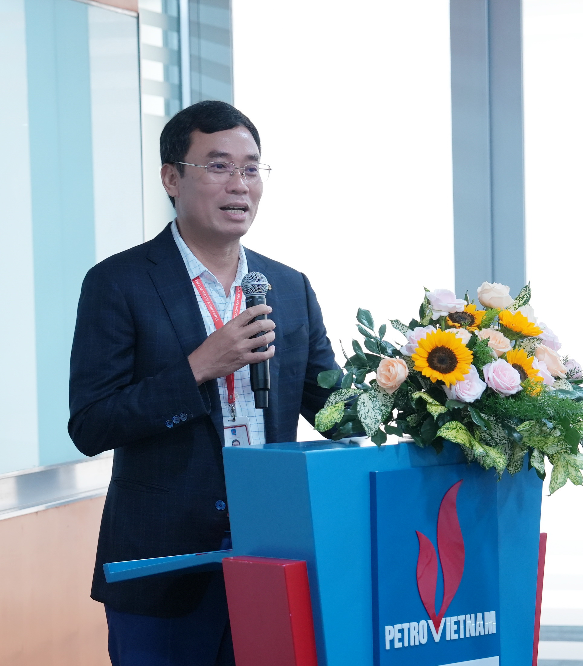 Lễ trao tặng Huy hiệu 30 năm tuổi đảng cho đảng viên Đảng bộ Cơ quan điều hành Tổng công ty Khí Việt Nam