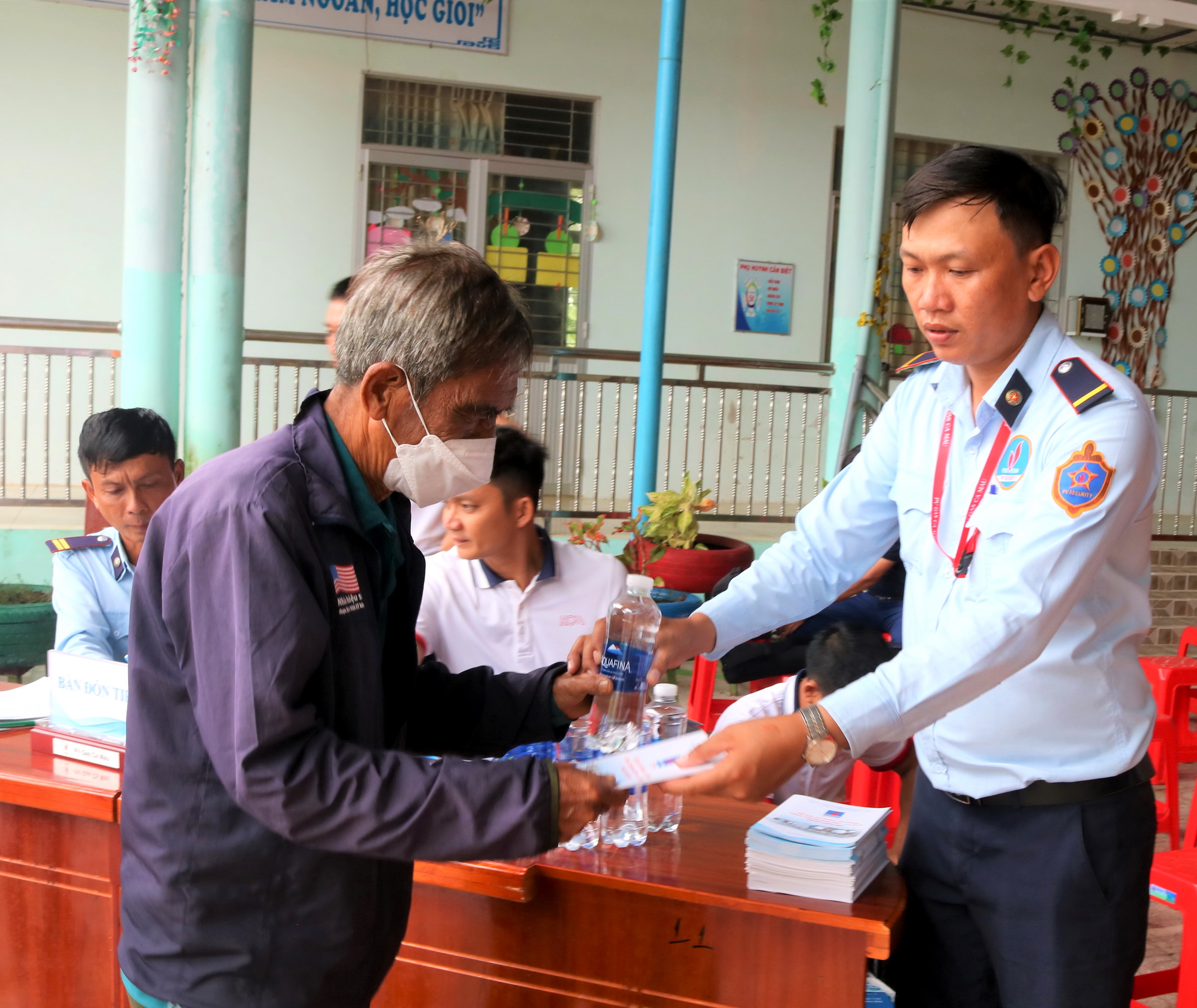 Phối hợp tổ chức các chương trình bảo đảm an ninh – an toàn công trình khí và cộng đồng dân cư Phối hợp tổ chức các chương trình bảo đảm an ninh – an toàn công trình khí và cộng đồng dân cư