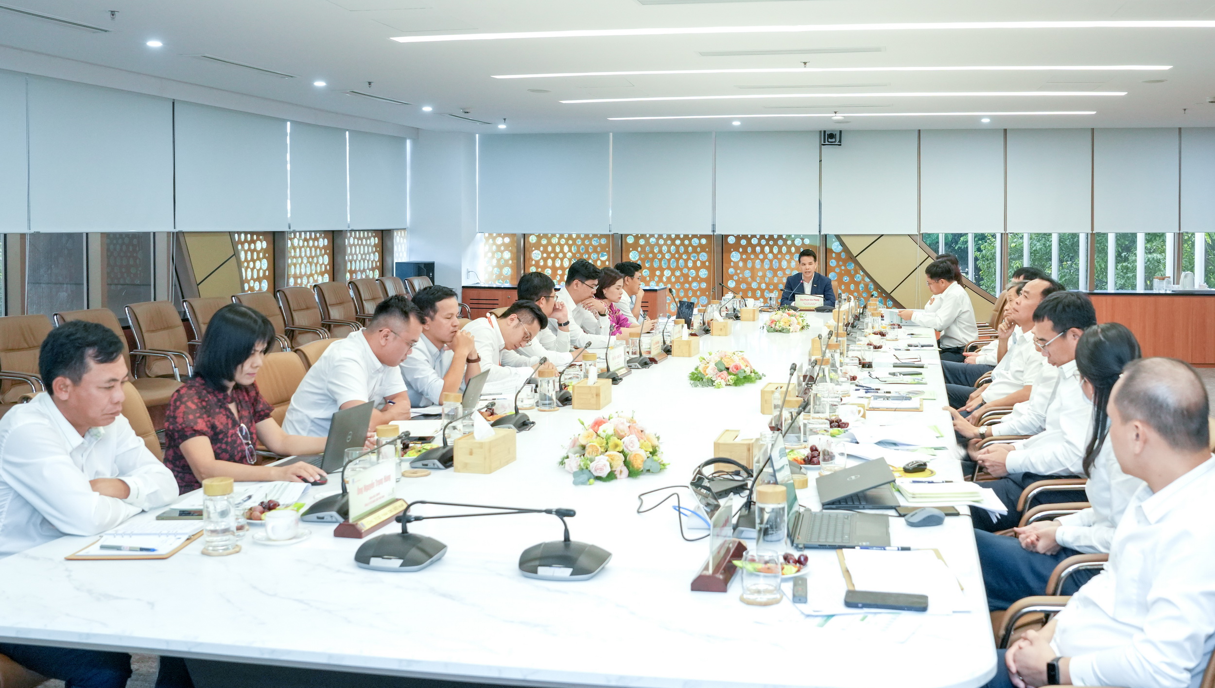 PV GAS’ President & CEO chaired meeting with CNG Viet Nam