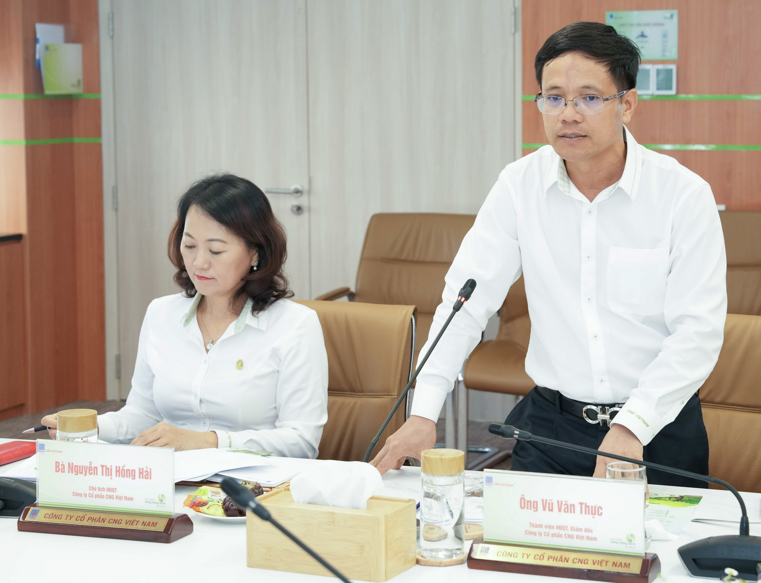 PV GAS’ President & CEO chaired meeting with CNG Viet Nam