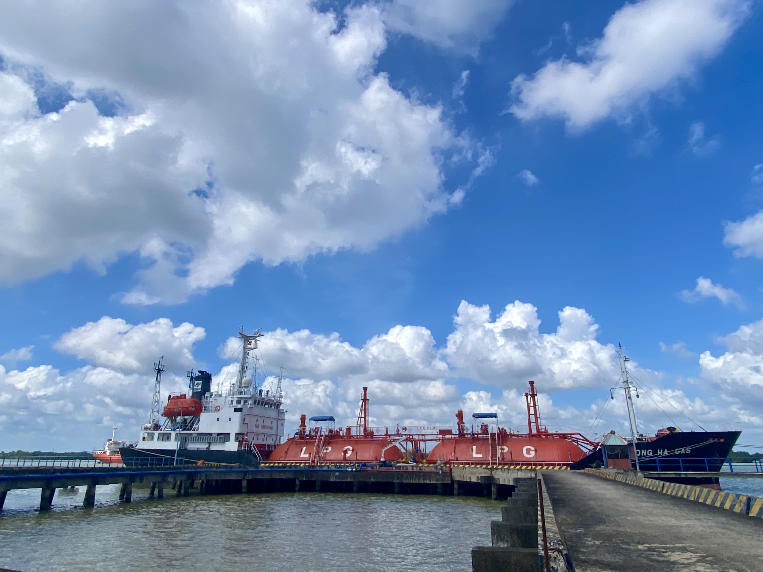 PV GAS TRADING hoàn thành kế hoạch sản lượng kinh doanh LPG năm 2023 - Chào mừng 33 năm thành lập Tổng công ty Khí Việt Nam PV GAS TRADING hoàn thành kế hoạch sản lượng kinh doanh LPG năm 2023 - Chào mừng 33 năm thành lập Tổng công ty Khí Việt Nam