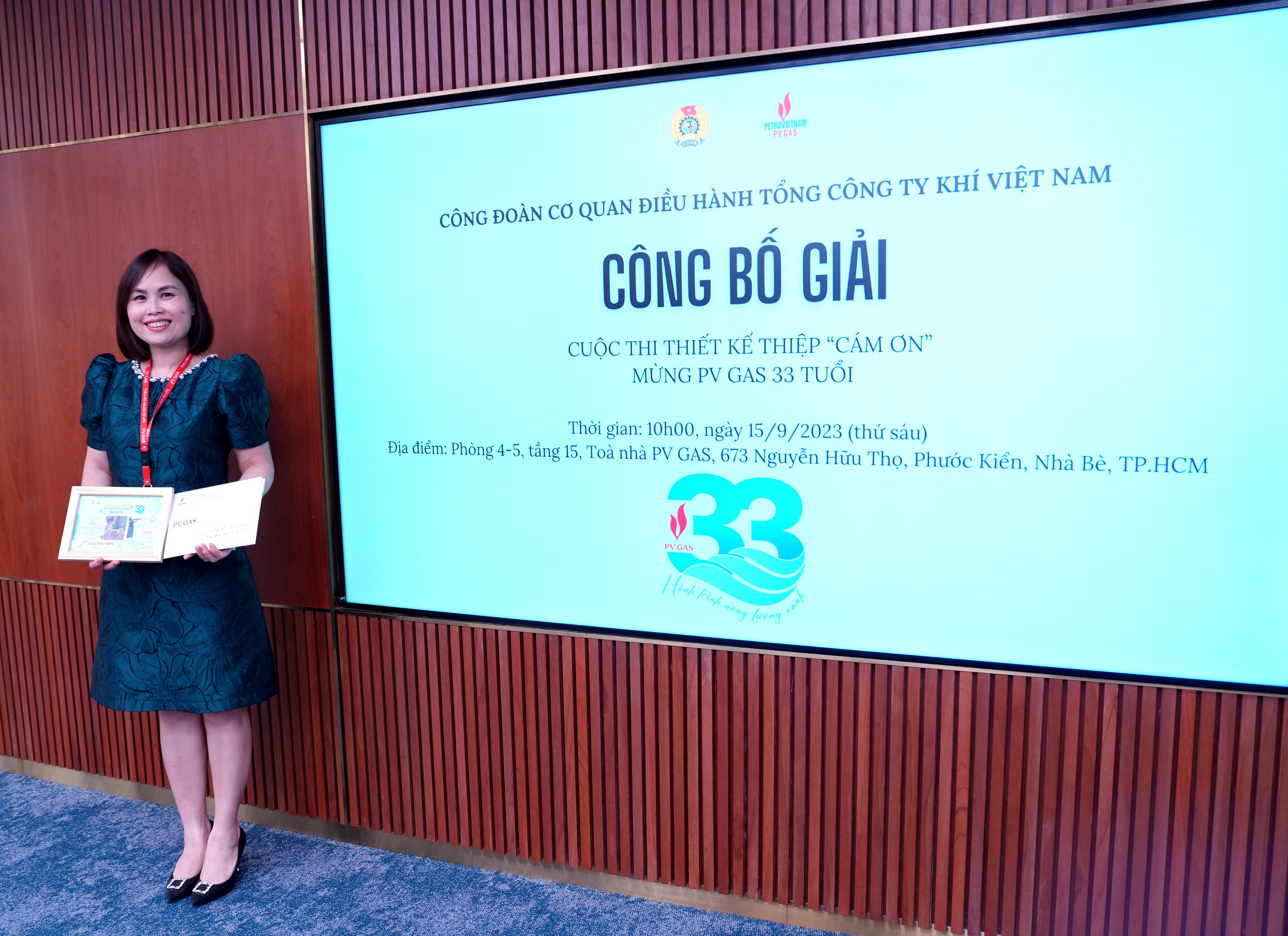 Trần Lê Na – Giải ĐẶC BIỆT Cuộc thi Thiết kế thiệp “CẢM ƠN”:  Chúng tôi chân thành cảm ơn…