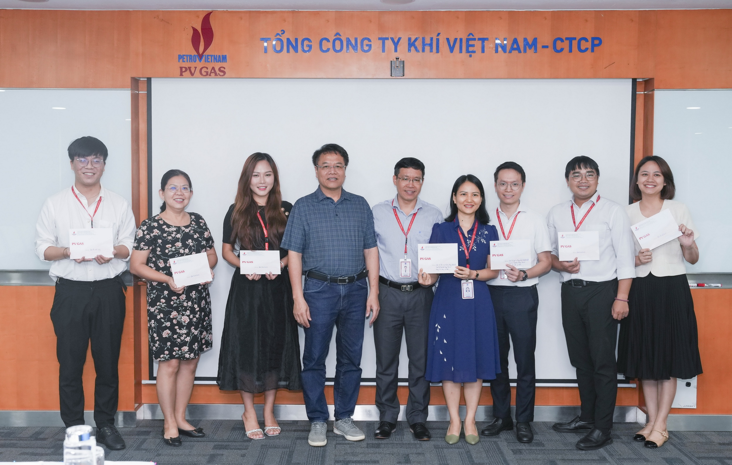 Cơ quan điều hành PV GAS tích cực tham gia Thiết kế thiệp “CẢM ƠN” mừng 33 năm ngày thành lập PV GAS Cơ quan điều hành PV GAS tích cực tham gia Thiết kế thiệp “CẢM ƠN” mừng 33 năm ngày thành lập PV GAS