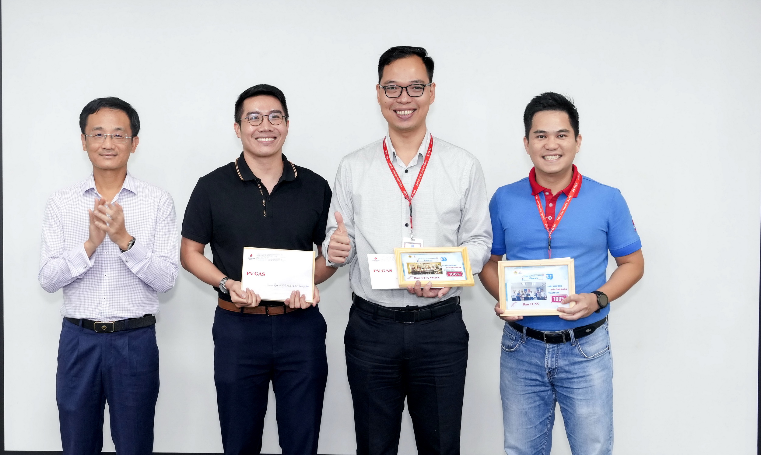 Cơ quan điều hành PV GAS tích cực tham gia Thiết kế thiệp “CẢM ƠN” mừng 33 năm ngày thành lập PV GAS Cơ quan điều hành PV GAS tích cực tham gia Thiết kế thiệp “CẢM ƠN” mừng 33 năm ngày thành lập PV GAS