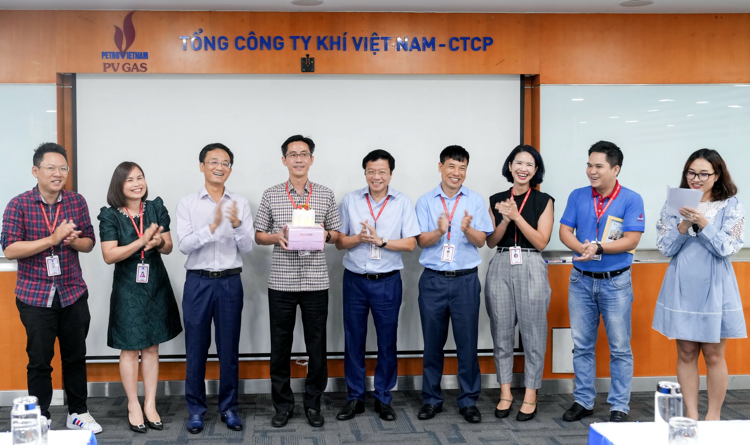 Cơ quan điều hành PV GAS tích cực tham gia Thiết kế thiệp “CẢM ƠN” mừng 33 năm ngày thành lập PV GAS Cơ quan điều hành PV GAS tích cực tham gia Thiết kế thiệp “CẢM ƠN” mừng 33 năm ngày thành lập PV GAS