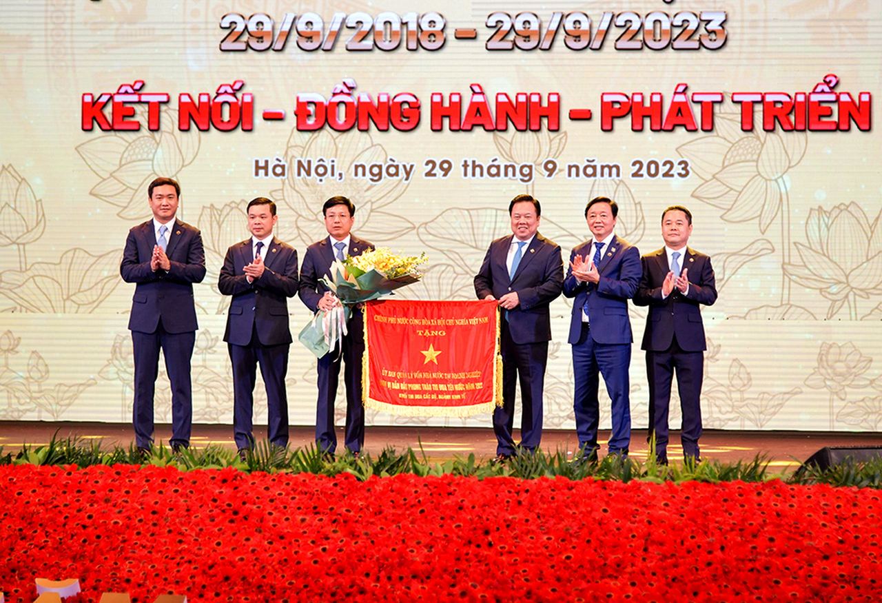 Tập thể PV GAS và Tổng giám đốc Phạm Văn Phong được vinh danh tại Lễ kỷ niệm 5 năm thành lập Ủy ban Quản lý vốn Nhà nước tại doanh nghiệp