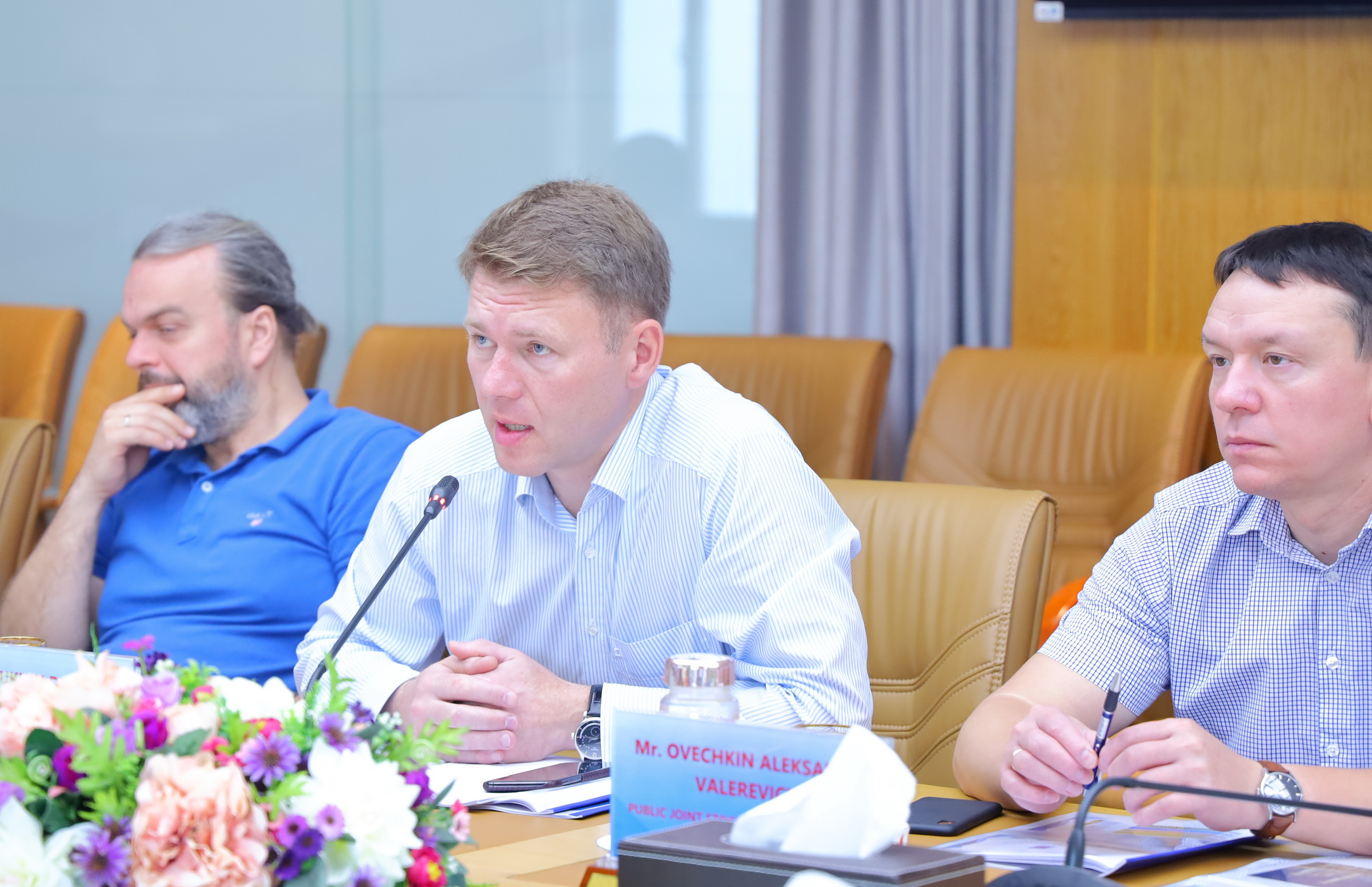 Đoàn cán bộ, chuyên gia Gazprom thăm, tìm hiểu thực tế và trao đổi kinh nghiệm tại Nhà máy xử lý khí Dinh Cố Đoàn cán bộ, chuyên gia Gazprom thăm, tìm hiểu thực tế và trao đổi kinh nghiệm tại Nhà máy xử lý khí Dinh Cố