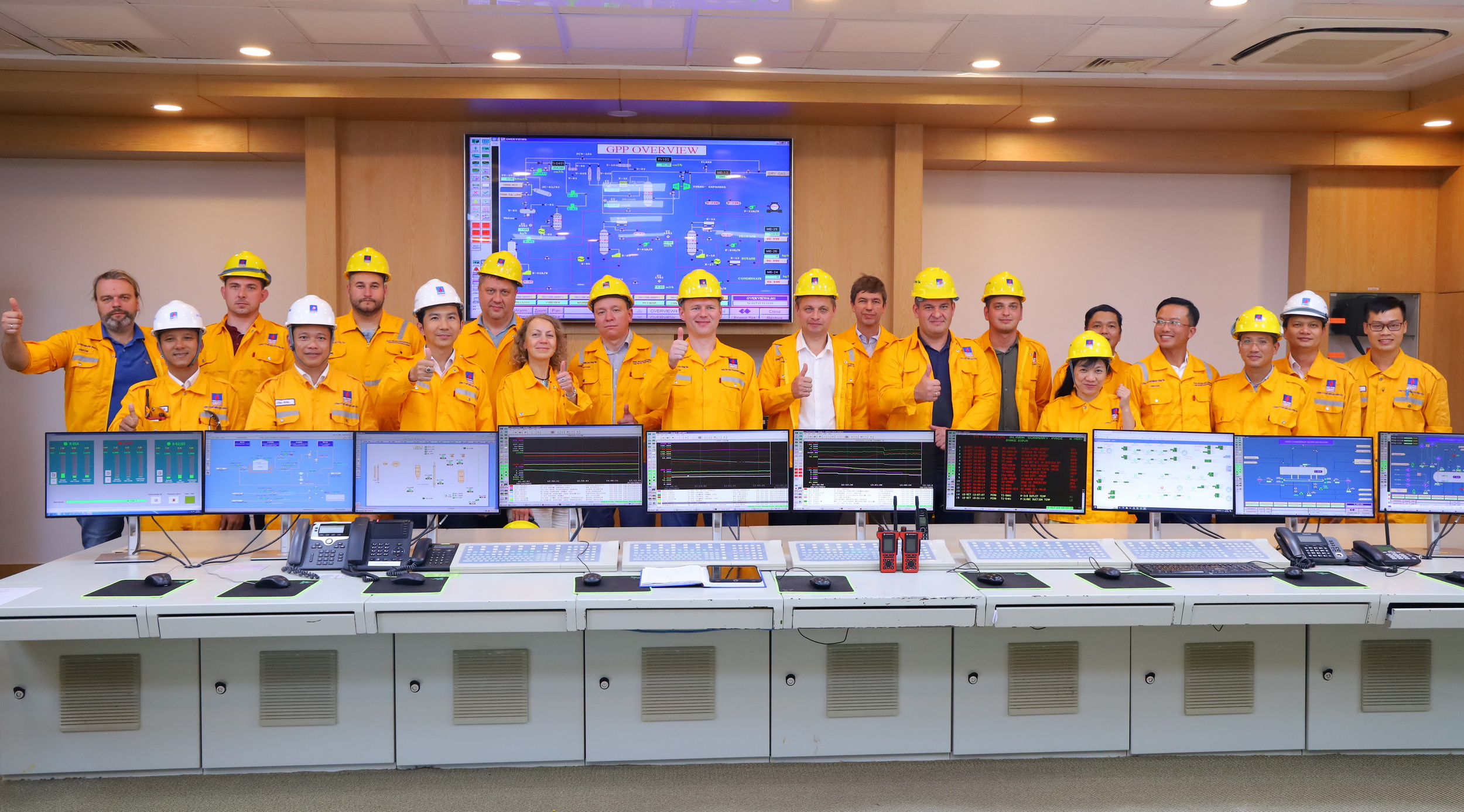 Đoàn cán bộ, chuyên gia Gazprom thăm, tìm hiểu thực tế và trao đổi kinh nghiệm tại Nhà máy xử lý khí Dinh Cố Đoàn cán bộ, chuyên gia Gazprom thăm, tìm hiểu thực tế và trao đổi kinh nghiệm tại Nhà máy xử lý khí Dinh Cố