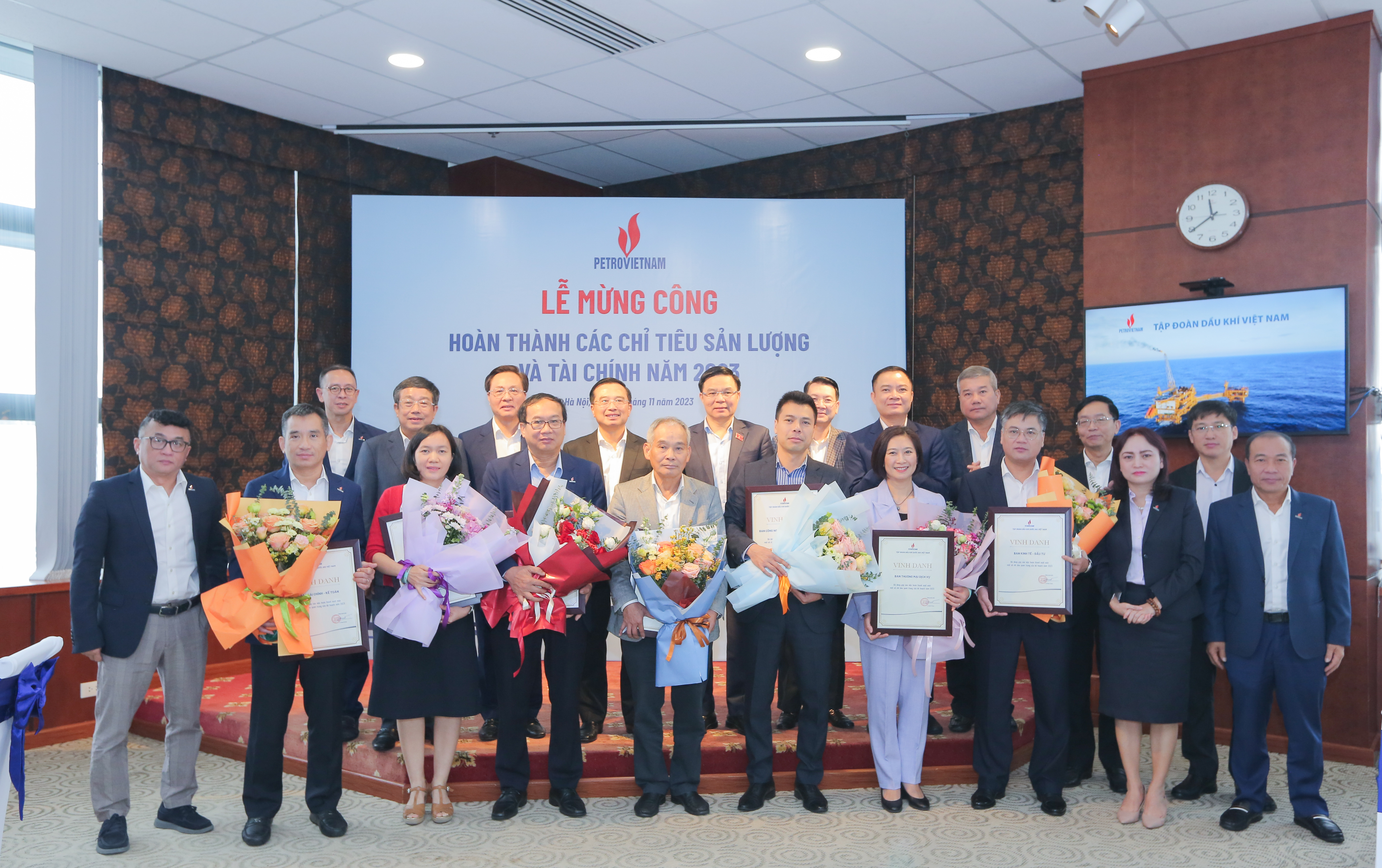 Tự hào 62 năm ngày Truyền thống ngành Dầu khí Việt Nam (27/11): Petrovietnam về đích sớm nhiều chỉ tiêu sản lượng và tài chính, hiện thực hóa khát vọng tăng trưởng