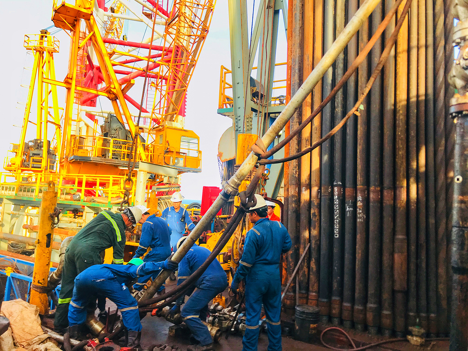 Tự hào 62 năm ngày Truyền thống ngành Dầu khí Việt Nam (27/11): Petrovietnam về đích sớm nhiều chỉ tiêu sản lượng và tài chính, hiện thực hóa khát vọng tăng trưởng