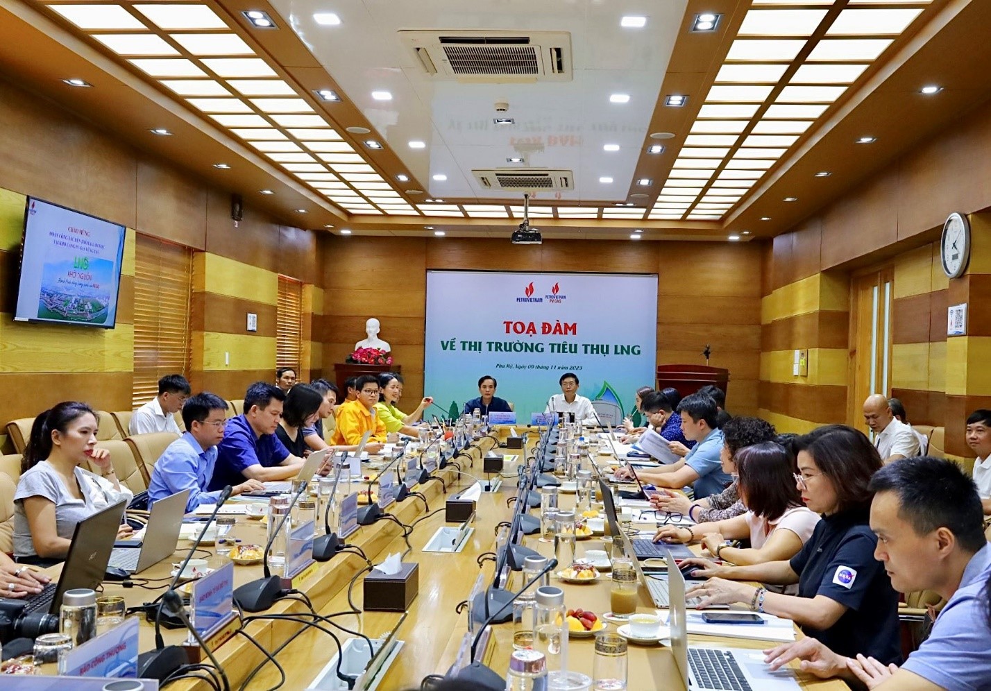 Petrovietnam and PV GAS Hold Seminar on LNG Market