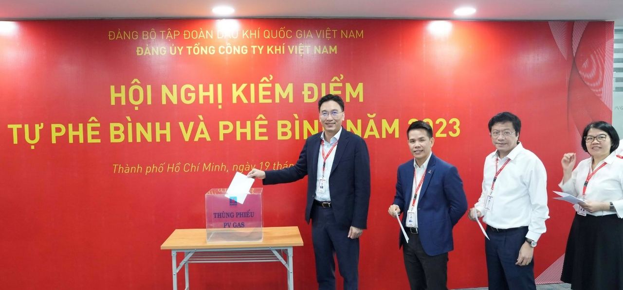 ĐẢNG ỦY TỔNG CÔNG TY KHÍ VIỆT NAM TỔ CHỨC HỘI NGHỊ KIỂM ĐIỂM, TỰ PHÊ BÌNH VÀ PHÊ BÌNH NĂM 2023