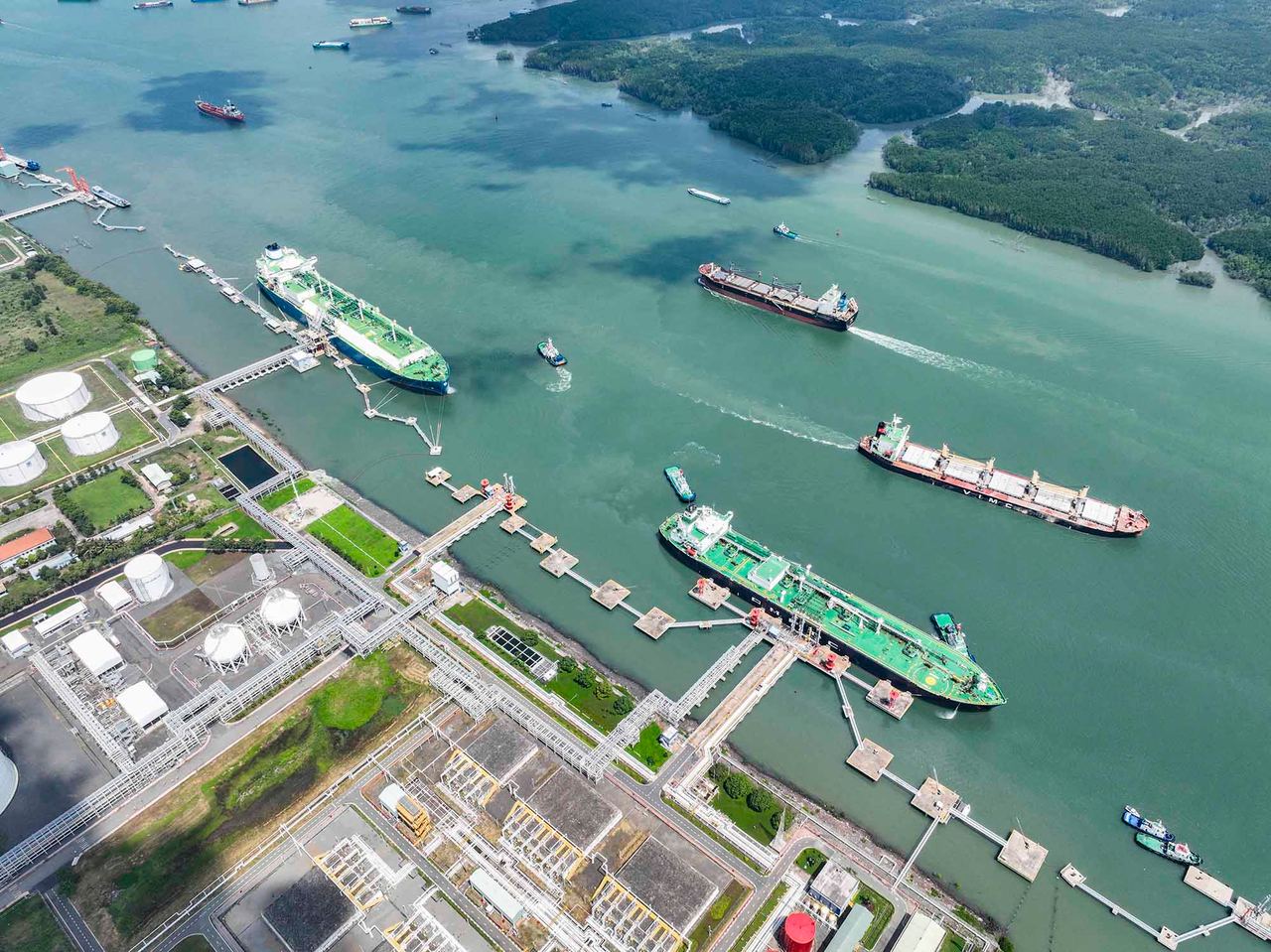 Fitch Ratings: Petrovietnam có sức ảnh hưởng mạnh mẽ tới sự phát triển kinh tế xã hội ở Việt Nam