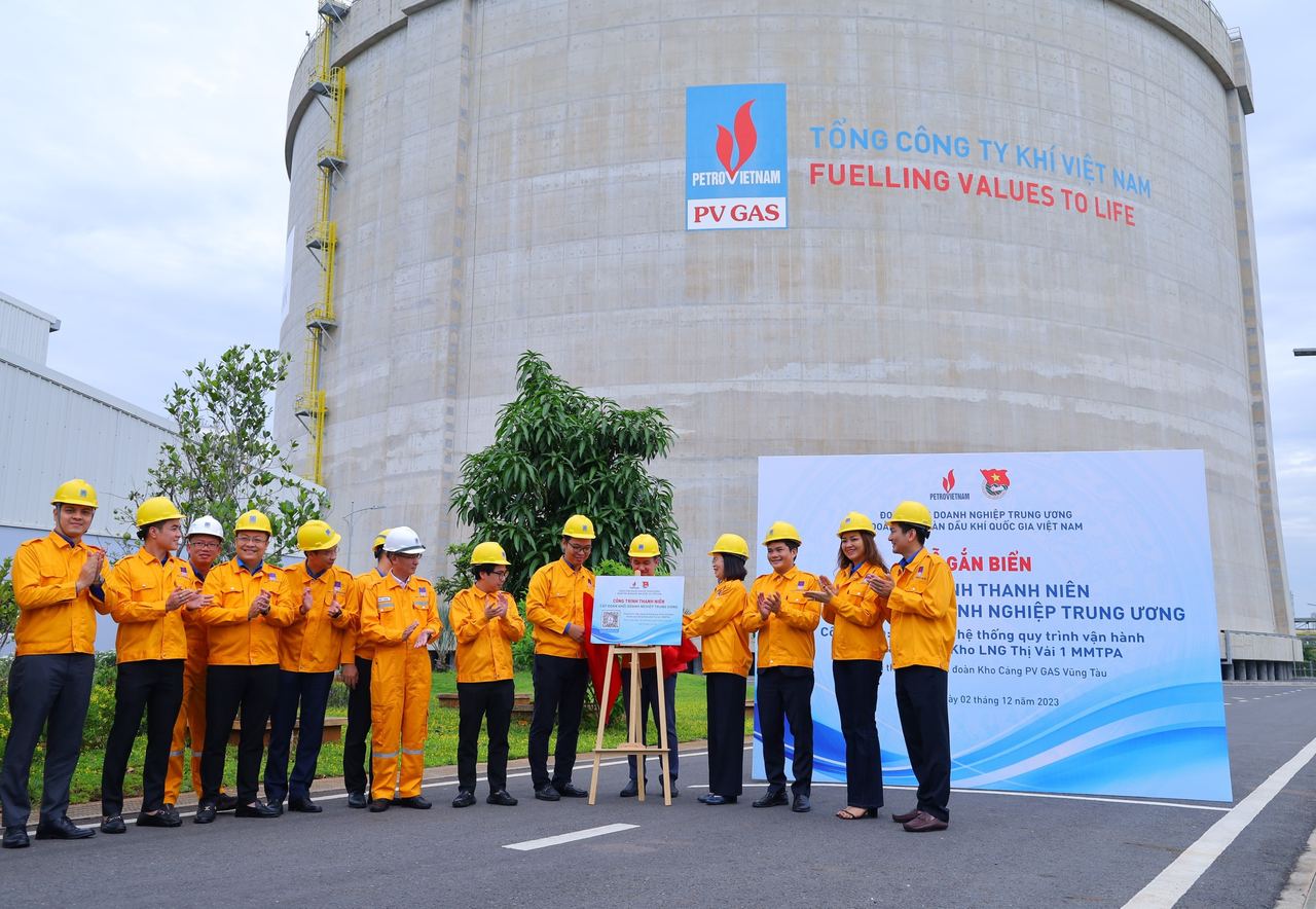 Gắn biển công trình thanh niên cấp Đoàn Khối Doanh nghiệp Trung ương