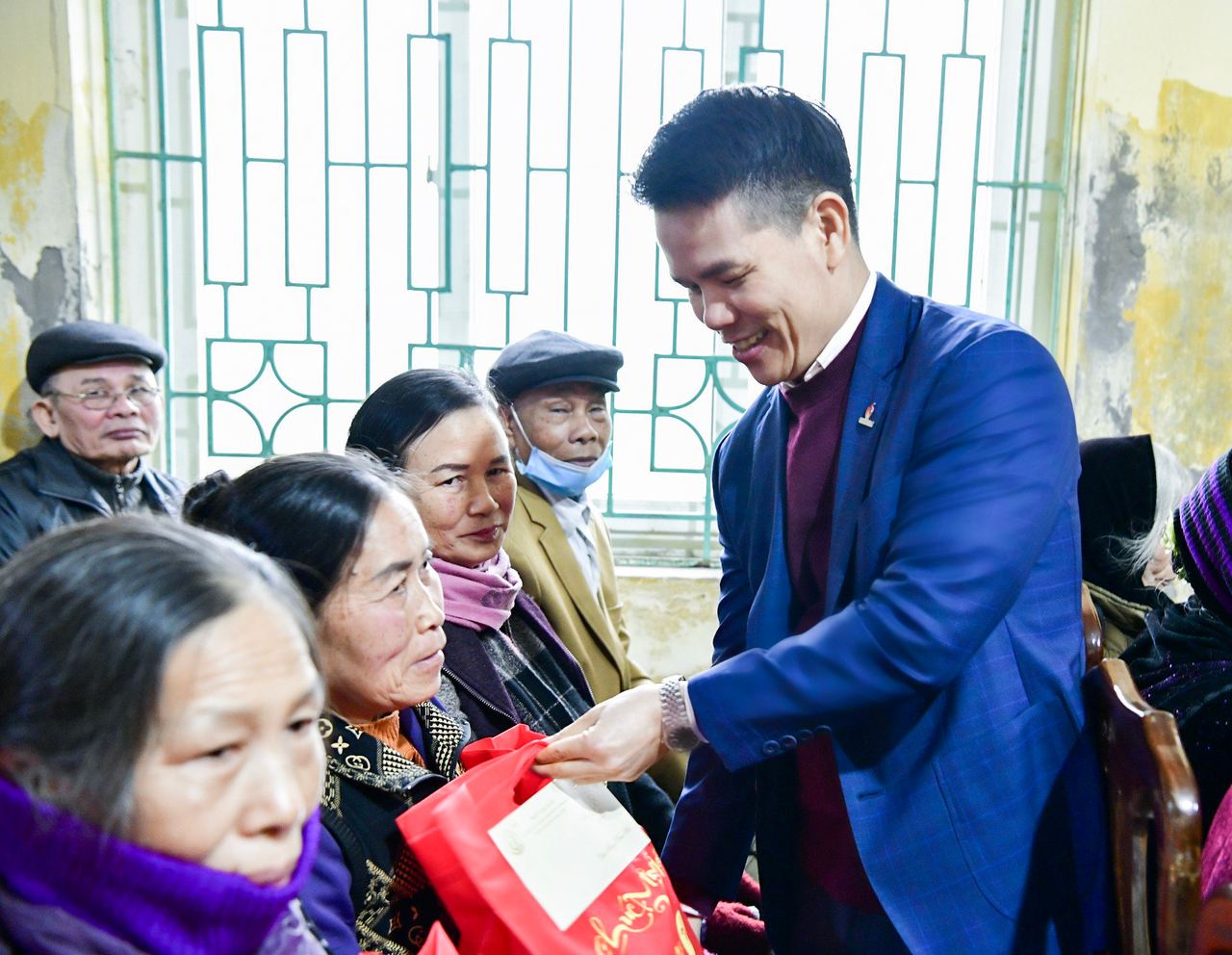 PV GAS thăm và tặng quà cho gia đình chính sách, hộ nghèo, hộ có hoàn cảnh khó khăn nhân dịp Xuân Nguyên đán Giáp Thìn 2024