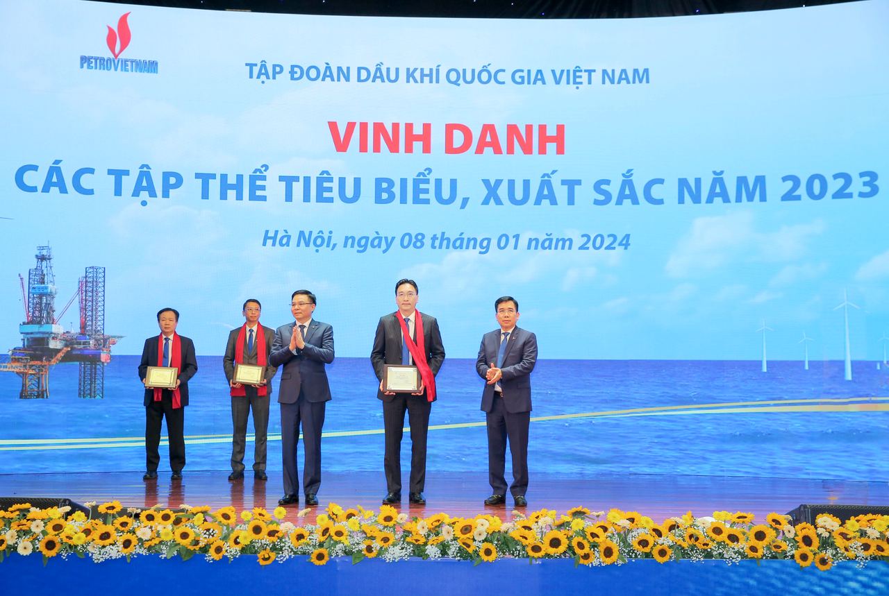 PV GAS xuất sắc đóng góp vào sự phát triển bền vững và tăng trưởng của Petrovietnam PV GAS xuất sắc đóng góp vào sự phát triển bền vững và tăng trưởng của Petrovietnam