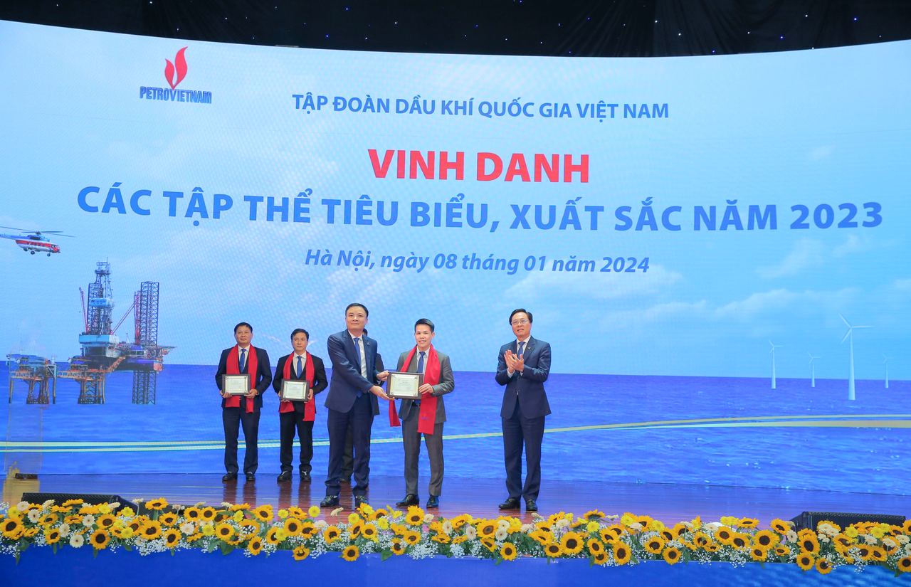 PV GAS xuất sắc đóng góp vào sự phát triển bền vững và tăng trưởng của Petrovietnam PV GAS xuất sắc đóng góp vào sự phát triển bền vững và tăng trưởng của Petrovietnam
