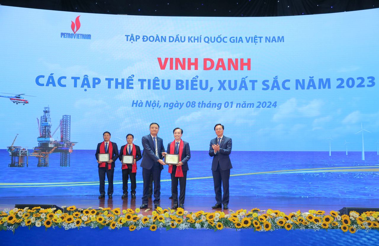 PV GAS xuất sắc đóng góp vào sự phát triển bền vững và tăng trưởng của Petrovietnam PV GAS xuất sắc đóng góp vào sự phát triển bền vững và tăng trưởng của Petrovietnam