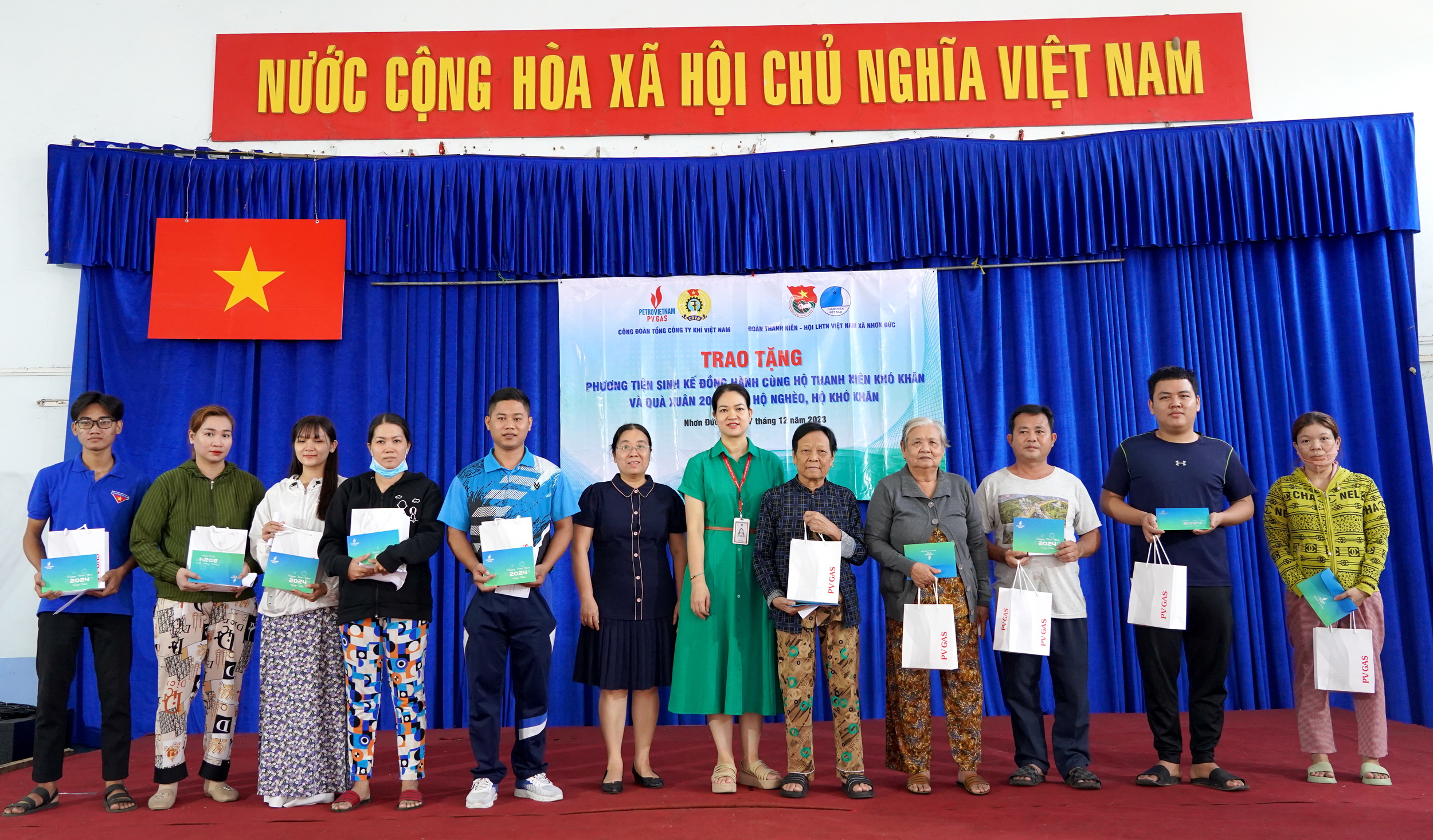 Ban Nữ công PV GAS thực hiện các chương trình về nguồn kết hợp an sinh xã hội chào năm mới 2024