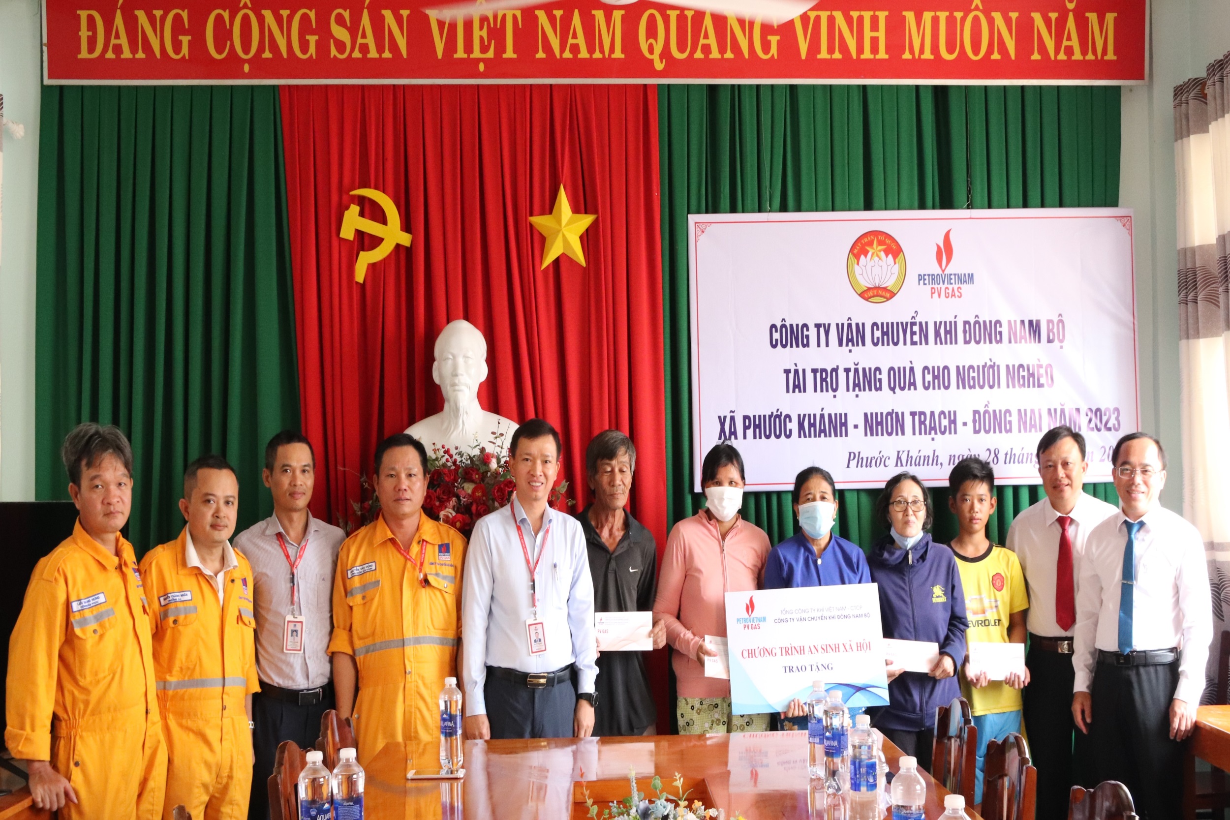 “Mừng xuân Giáp Thìn, đón Tết nghĩa tình” – Công ty Vận chuyển khí Đông Nam Bộ trao tặng quà tại Nhơn Trạch (Đồng Nai) và Phú Mỹ (Bà Rịa – Vũng Tàu) “Mừng xuân Giáp Thìn, đón Tết nghĩa tình” – Công ty Vận chuyển khí Đông Nam Bộ trao tặng quà tại Nhơn Trạch (Đồng Nai) và Phú Mỹ (Bà Rịa – Vũng Tàu)